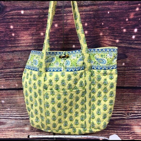 Vera Bradley Handbags - Vera Bradley large tote, EUC, see pics for MM